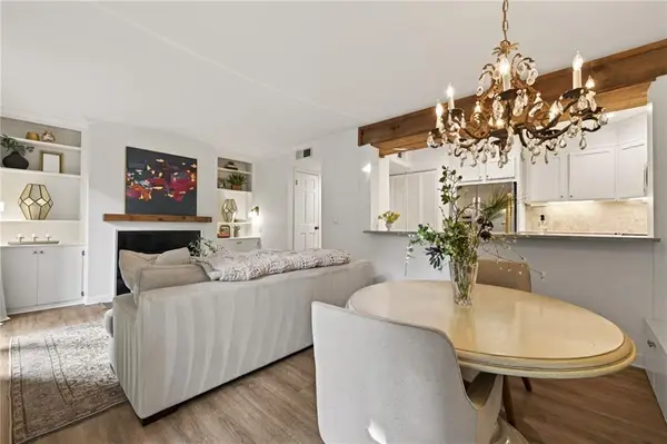 26 Old Ivy Square Ne #26, Atlanta, GA 30342