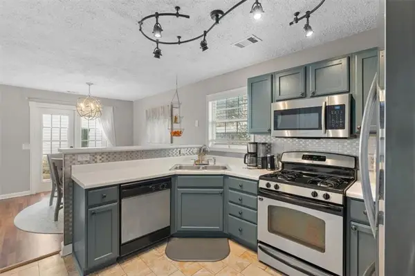 1061 Daventry Crossing, Woodstock, GA 30188