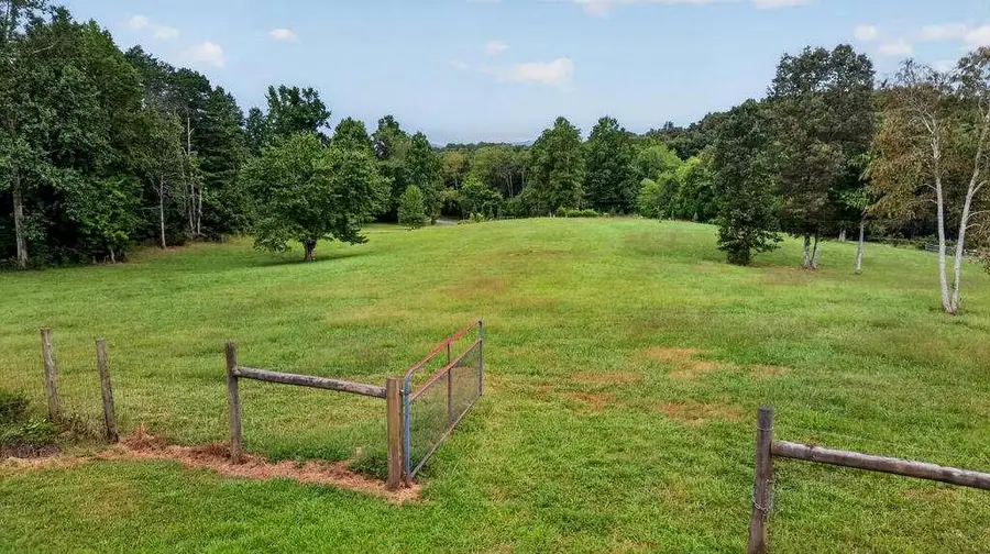 210 W Pierceville Road W, McCaysville, GA 30555 - #3