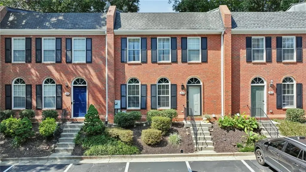 7810 Saint Charles Square, Roswell, GA 30075 - #1