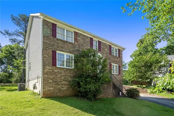 2260 Deer Oaks Trail, Lawrenceville, GA 30044