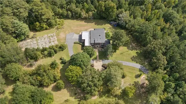 1048 W Macedonia Church Road, Oxford, GA 30054