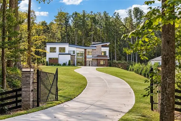 1678 Thomas Dr, Hoschton, GA 30548