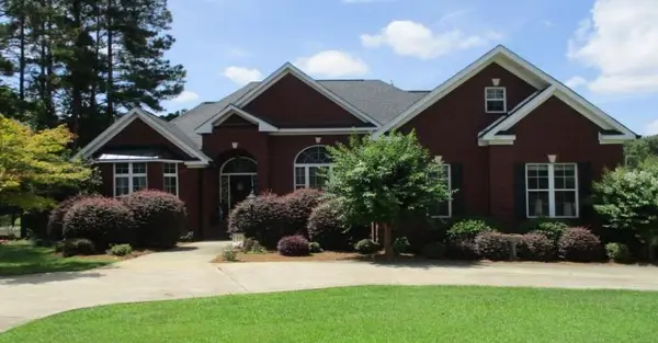 169 Hidden Lakes Drive, Gray, GA 31032
