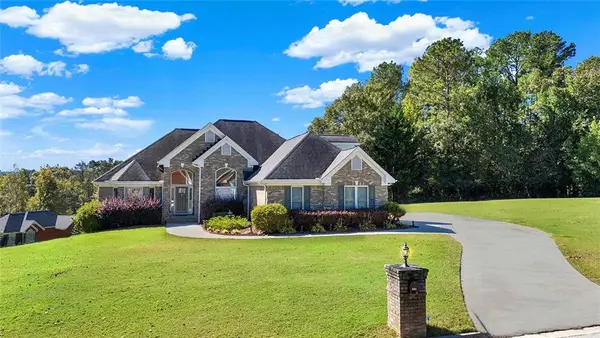 901 Old Barker Place, Loganville, GA 30052