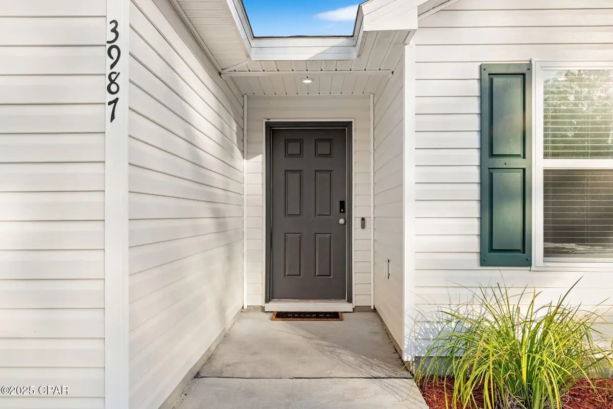 3987 Oxford Avenue, Chipley, FL 32428 - Image #1