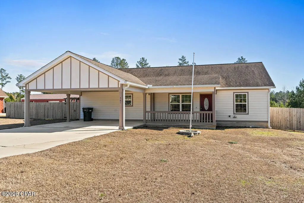 561 Lakepointe Drive, Chipley, FL 32428 - Image #1