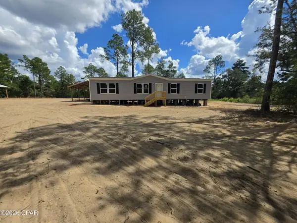 562 Apalachicola Avenue, Alford, FL 32420