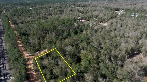 8 Dixie Avenue, Fountain, FL 32438