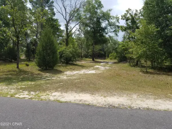 4390 Leisure Lakes Drive, Chipley, FL 32428