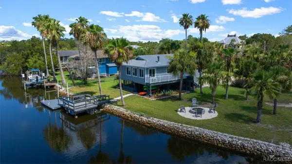 12046 W Gulf Breeze Court, Crystal River, FL 34429