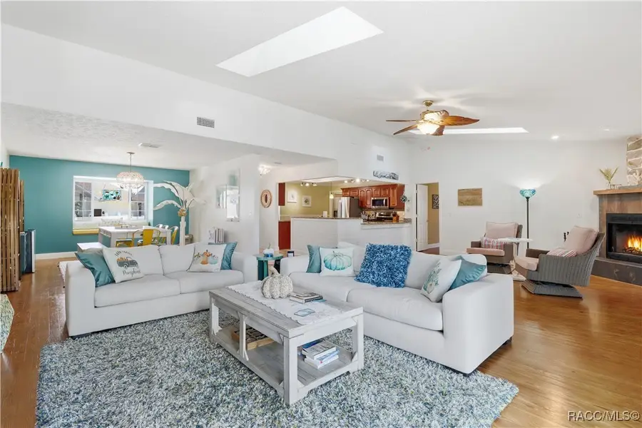 105 SE 2nd Place, Crystal River, FL 34429 - Image #2