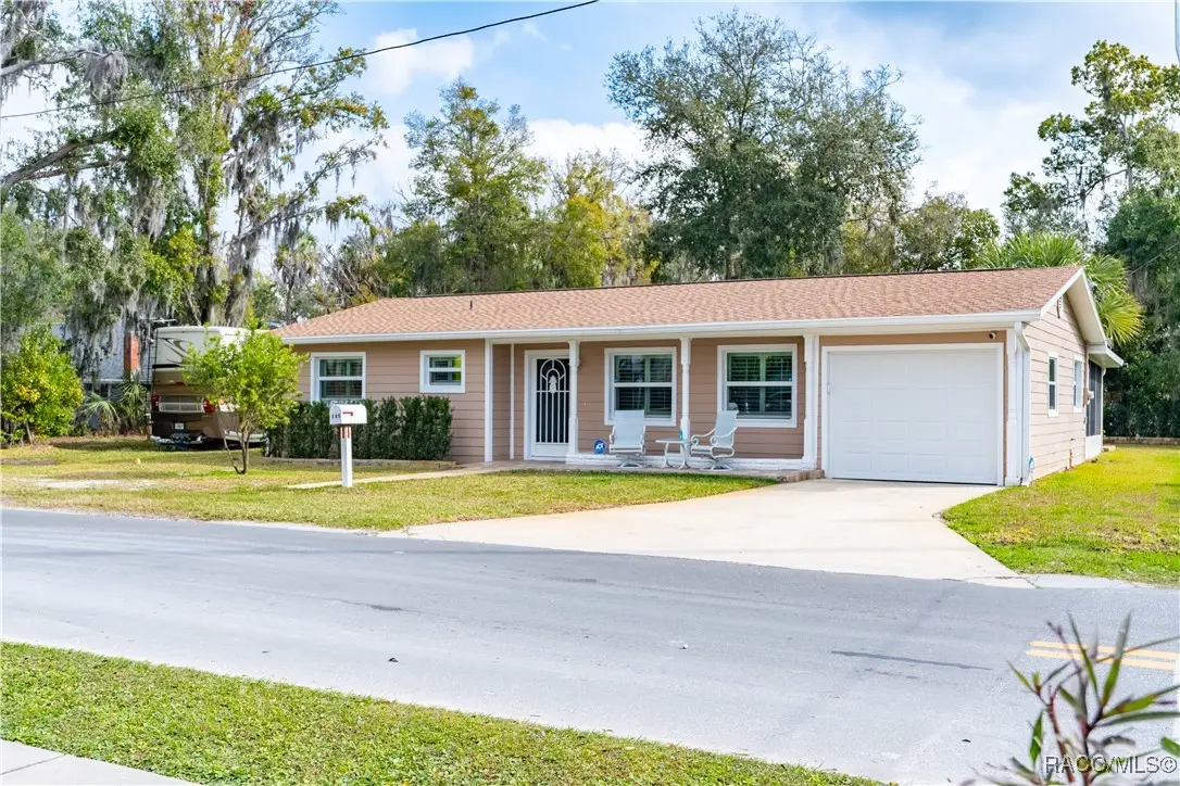 305 NE 1st Avenue, Crystal River, FL 34429 - Image #1