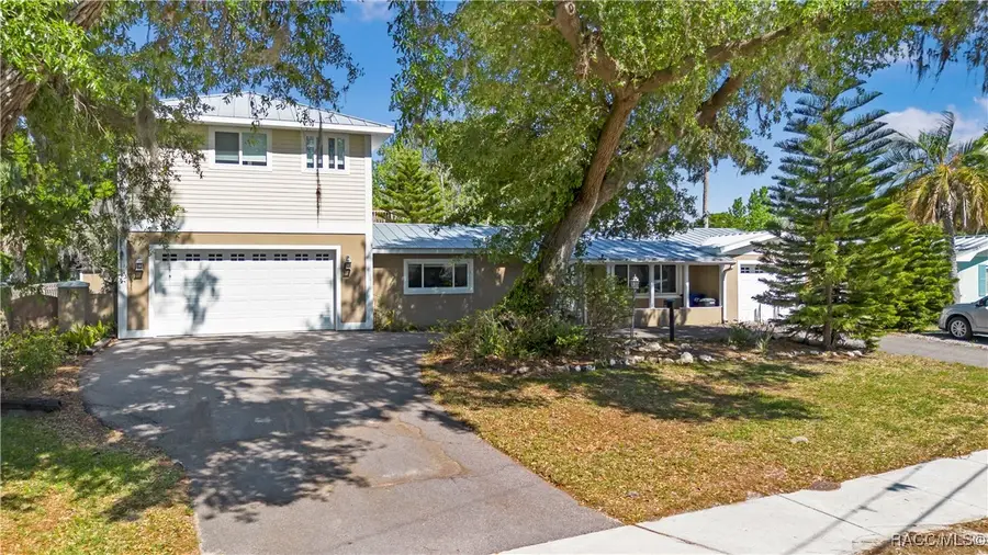1203 SE Kings Bay Drive, Crystal River, FL 34429 - Image #2