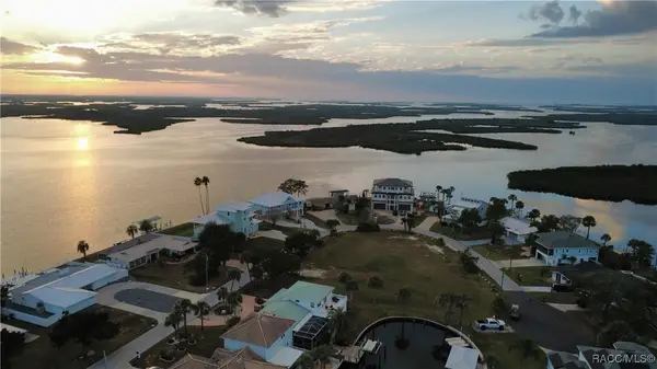 11999 W Bayshore Drive, Crystal River, FL 34429