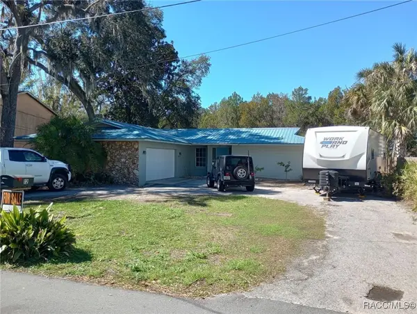 12 Palm Drive, Yankeetown, FL 34498