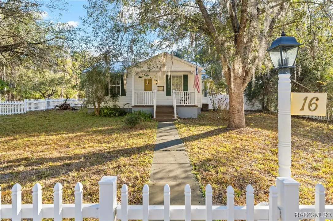16 52nd Street, Yankeetown, FL 34498 - #1