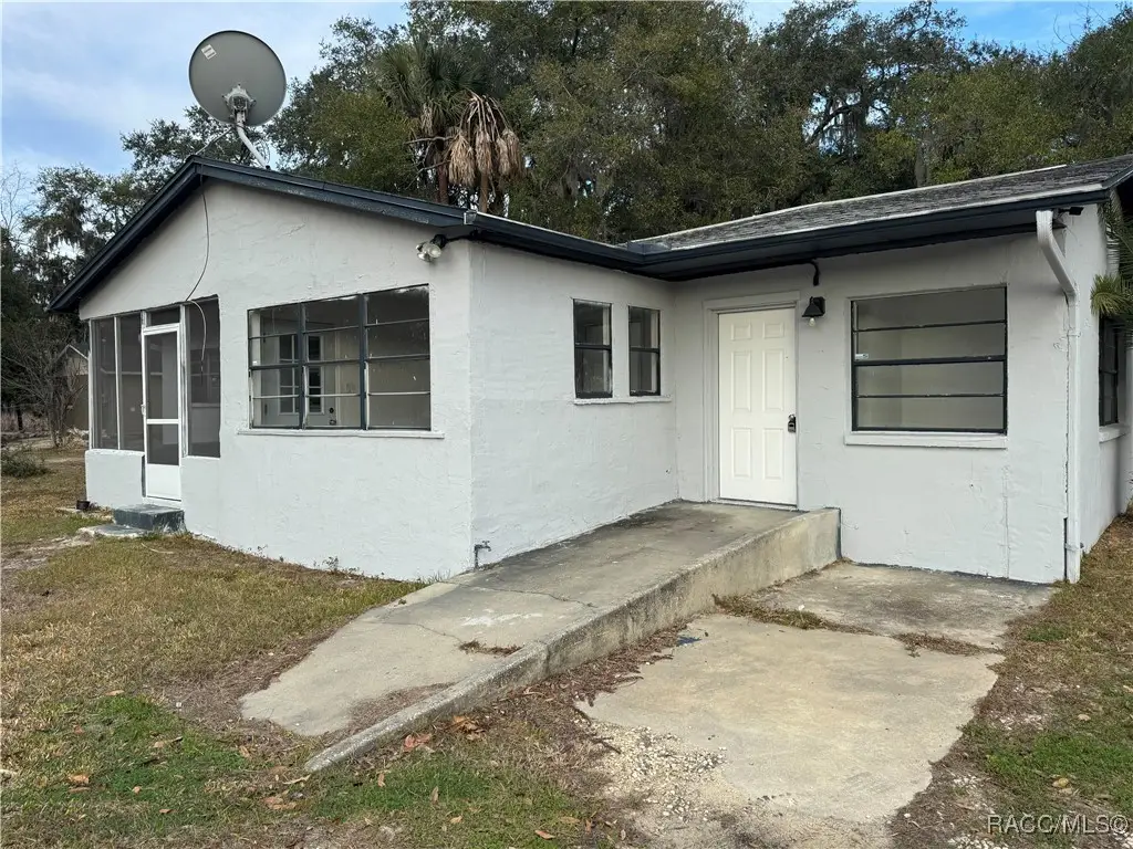 557 NE 8th Avenue, Crystal River, FL 34428 - Image #1