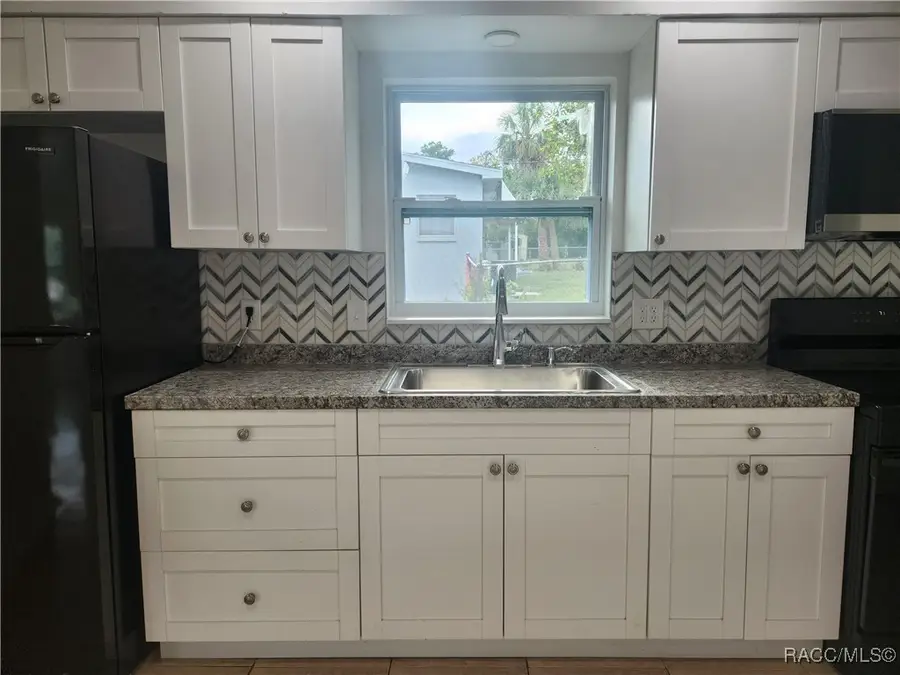 12 Beverly Hills Boulevard, Beverly Hills, FL 34465 - #2