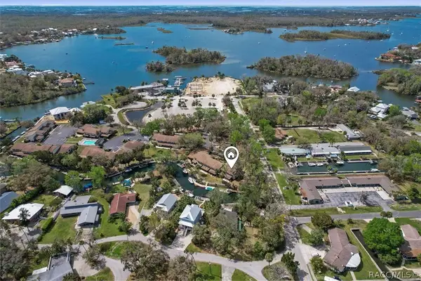 1637 SE Paradise Circle #101, Crystal River, FL 34429