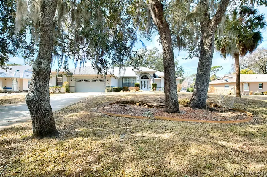 240 N Country Club Drive, Crystal River, FL 34429 - #2