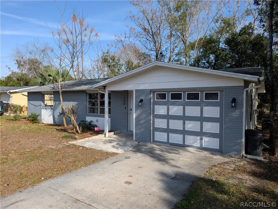 23 N Columbus Street, Beverly Hills, FL 34465 - #2