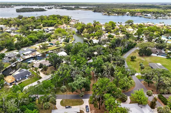 Address Withheld By Seller, Crystal River, FL 34428