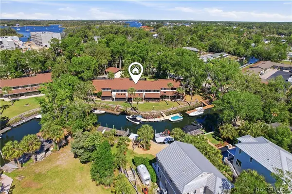 1637 SE Paradise Circle #104, Crystal River, FL 34429
