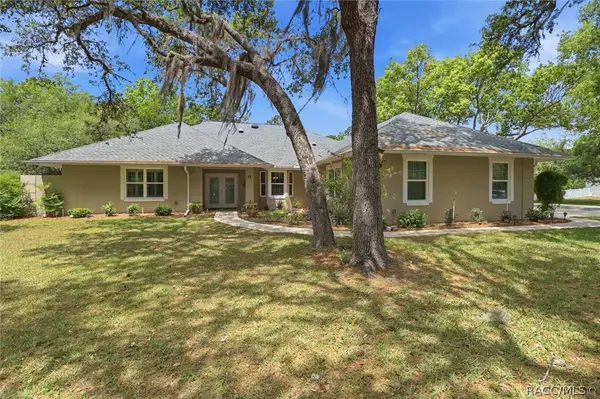 35 Douglas Street, Homosassa, FL 34446