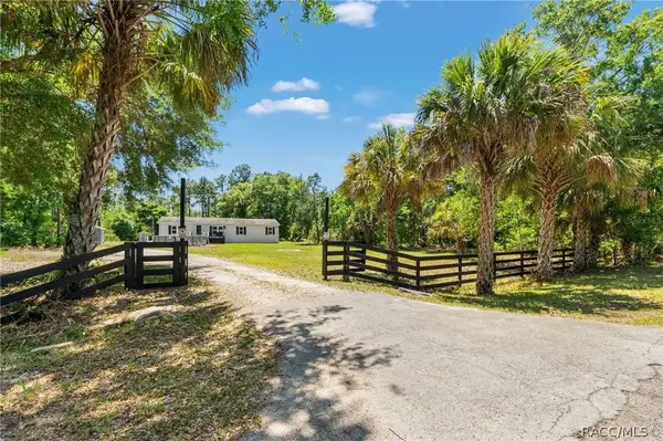 6886 W Edgewood Lane, Homosassa, FL 34448