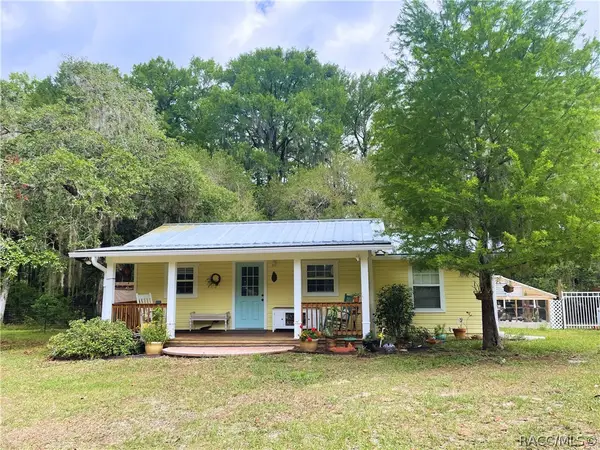 9433 S Great Oaks Drive, Floral City, FL 34436
