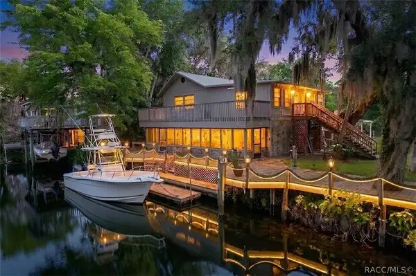 11590 N Kayak Point, Inglis, FL 34449