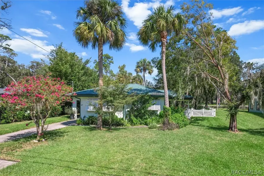 27 Magnolia Avenue, Yankeetown, FL 34498 - #2