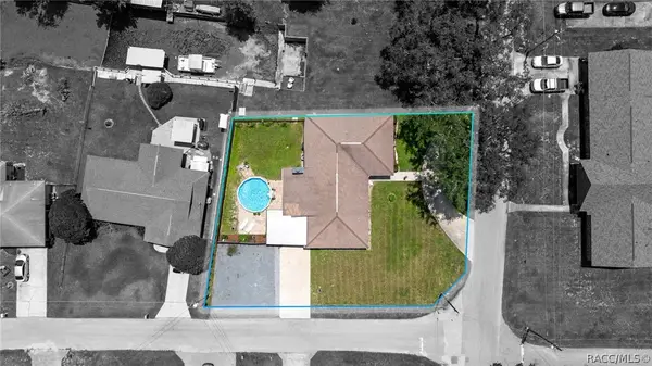 1351 Cr 482n, Lake Panasoffkee, FL 33538