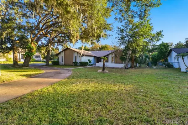 11806 W Riverhaven Drive, Homosassa, FL 34448