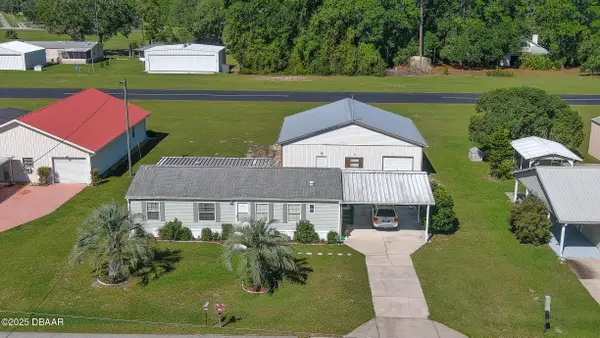 6390 SE 159th Court, Ocklawaha, FL 32179