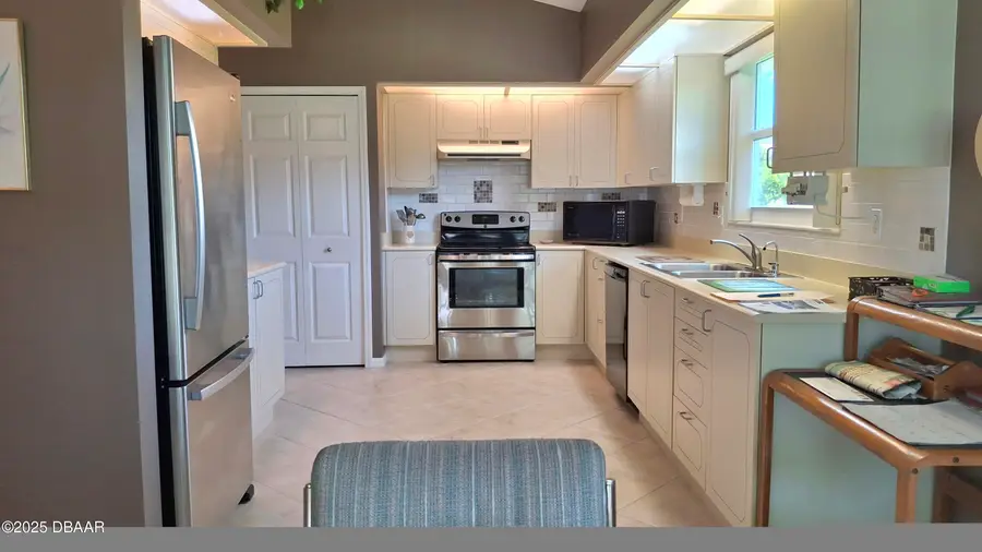 982 Breezemont Court, Port Orange, FL 32127 - Image #3