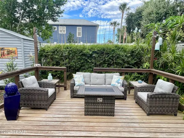 303 S Pine Street, New Smyrna Beach, FL 32169