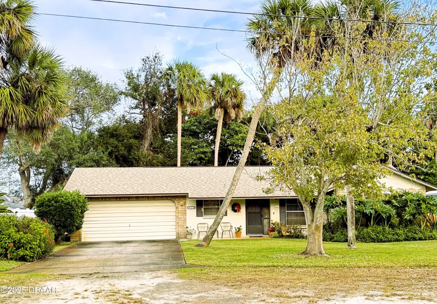 805 S Cooper Street, New Smyrna Beach, FL 32169 - #2