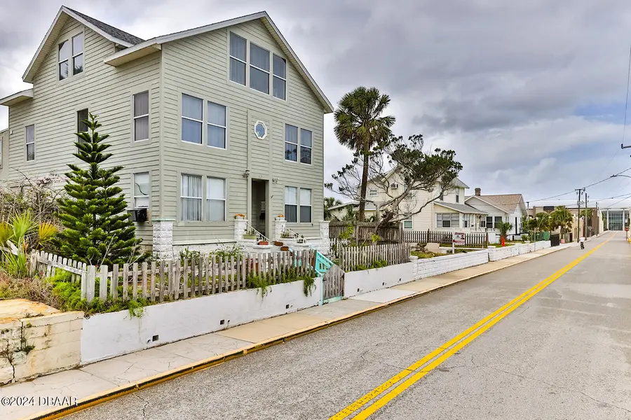 30 S Grandview Avenue, Daytona Beach, FL 32118 - #3