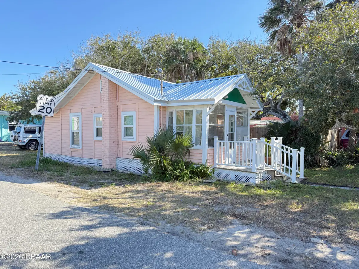 207 N Pine Street, New Smyrna Beach, FL 32169 - Image #1