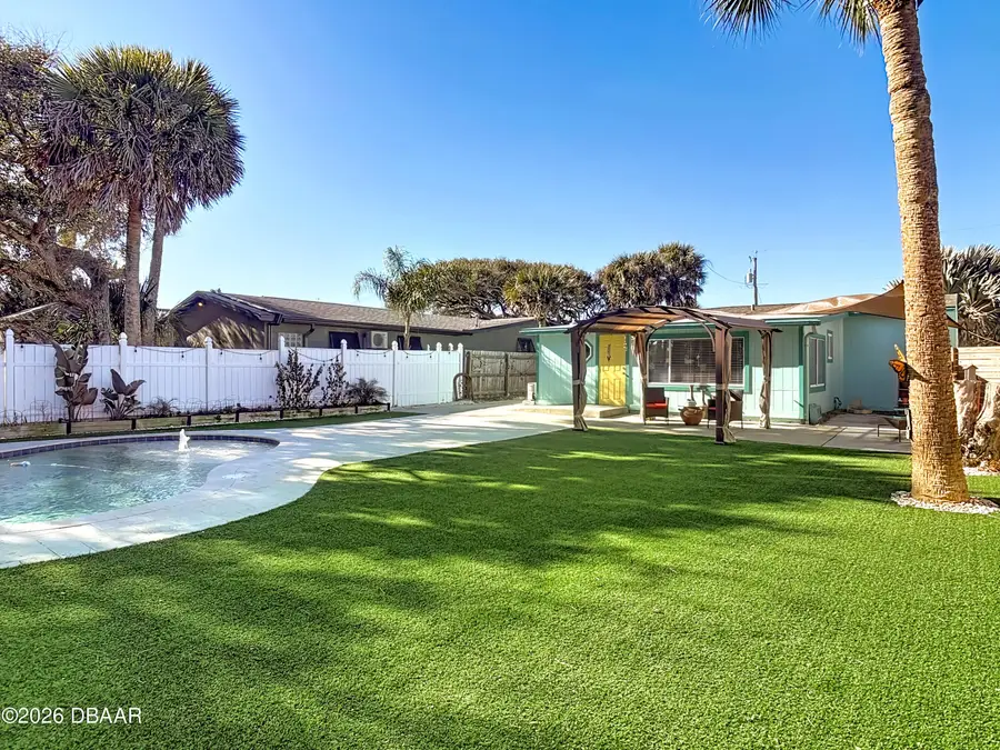 829 E 9th Avenue, New Smyrna Beach, FL 32169 - #3