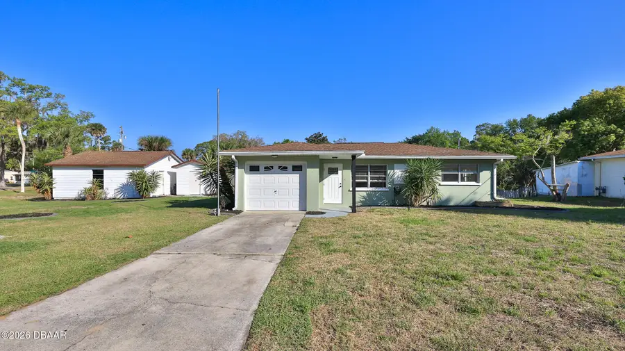 11 Swan Avenue, New Smyrna Beach, FL 32168 - #3