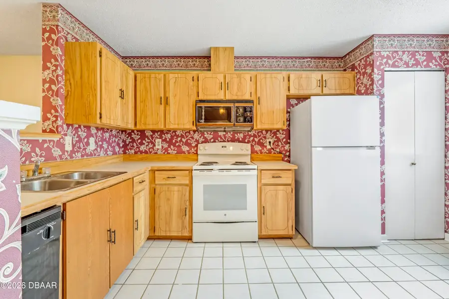 184 W Sandalwood Court, Daytona Beach, FL 32119 - #2