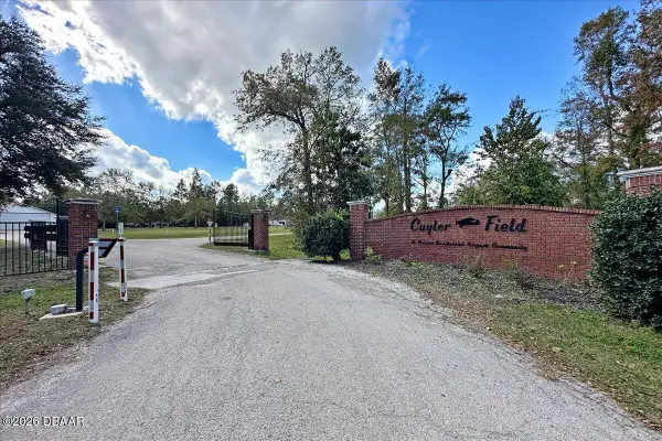 10790 S Runway Circle, Glen St. Mary, FL 32040