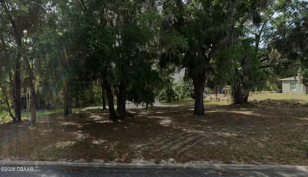 204 Village Drive, Welaka, FL 32193