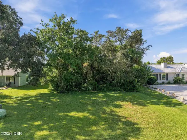 1236 Wayne Avenue, New Smyrna Beach, FL 32168