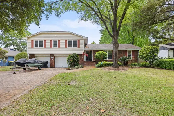 218 NE Yacht Club Drive, Fort Walton Beach, FL 32548