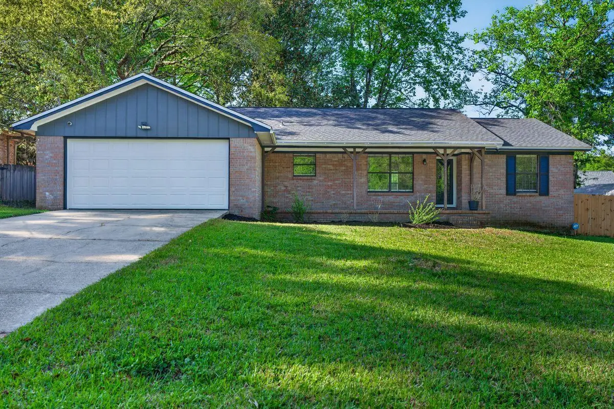 121 Campbell Avenue, Crestview, FL 32536 - #1