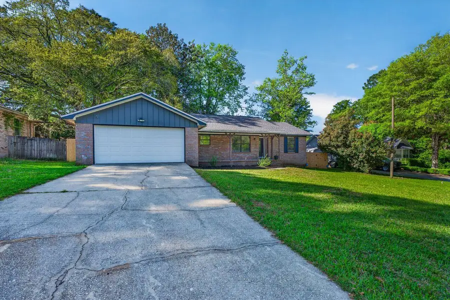 121 Campbell Avenue, Crestview, FL 32536 - #2